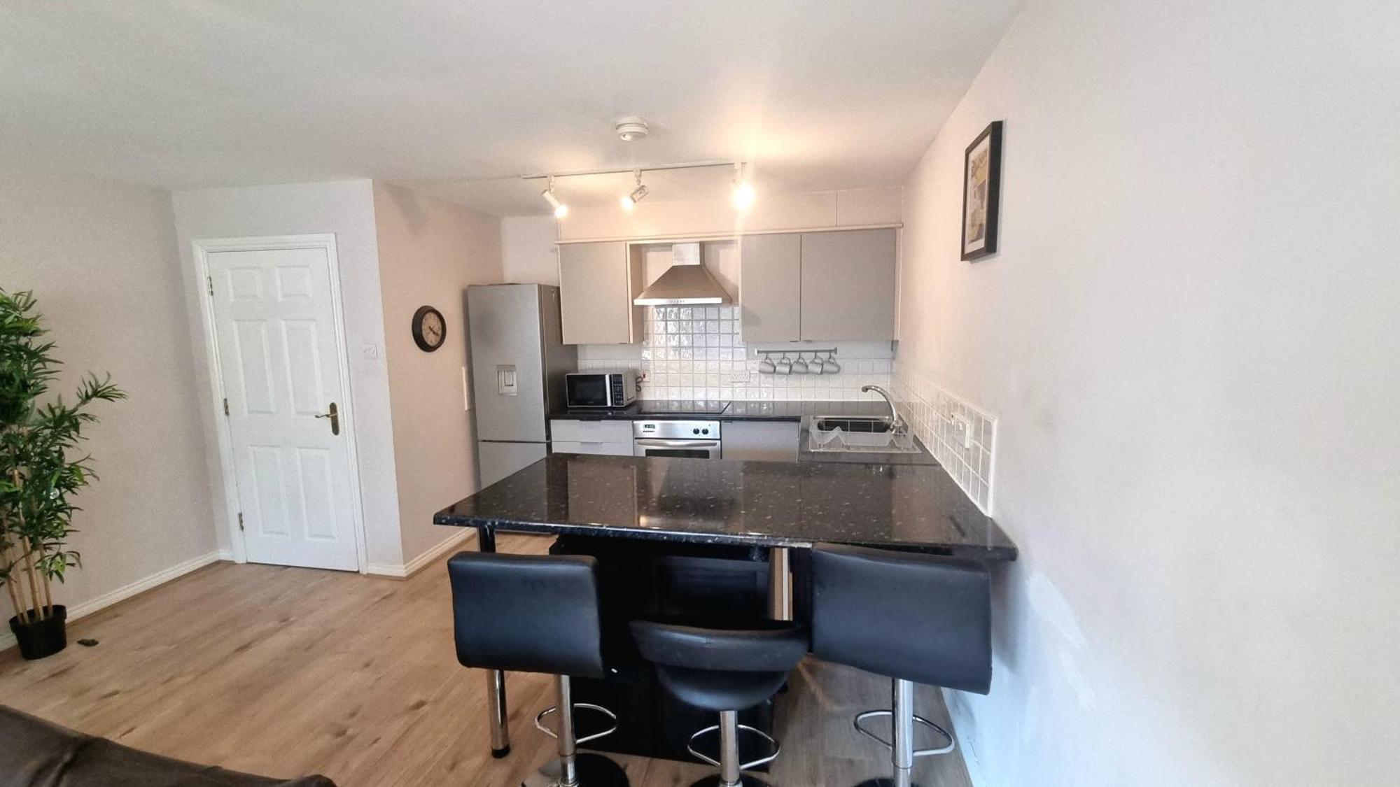 Cosy 2Br Modern Apt With Free Parking Ливърпул Екстериор снимка
