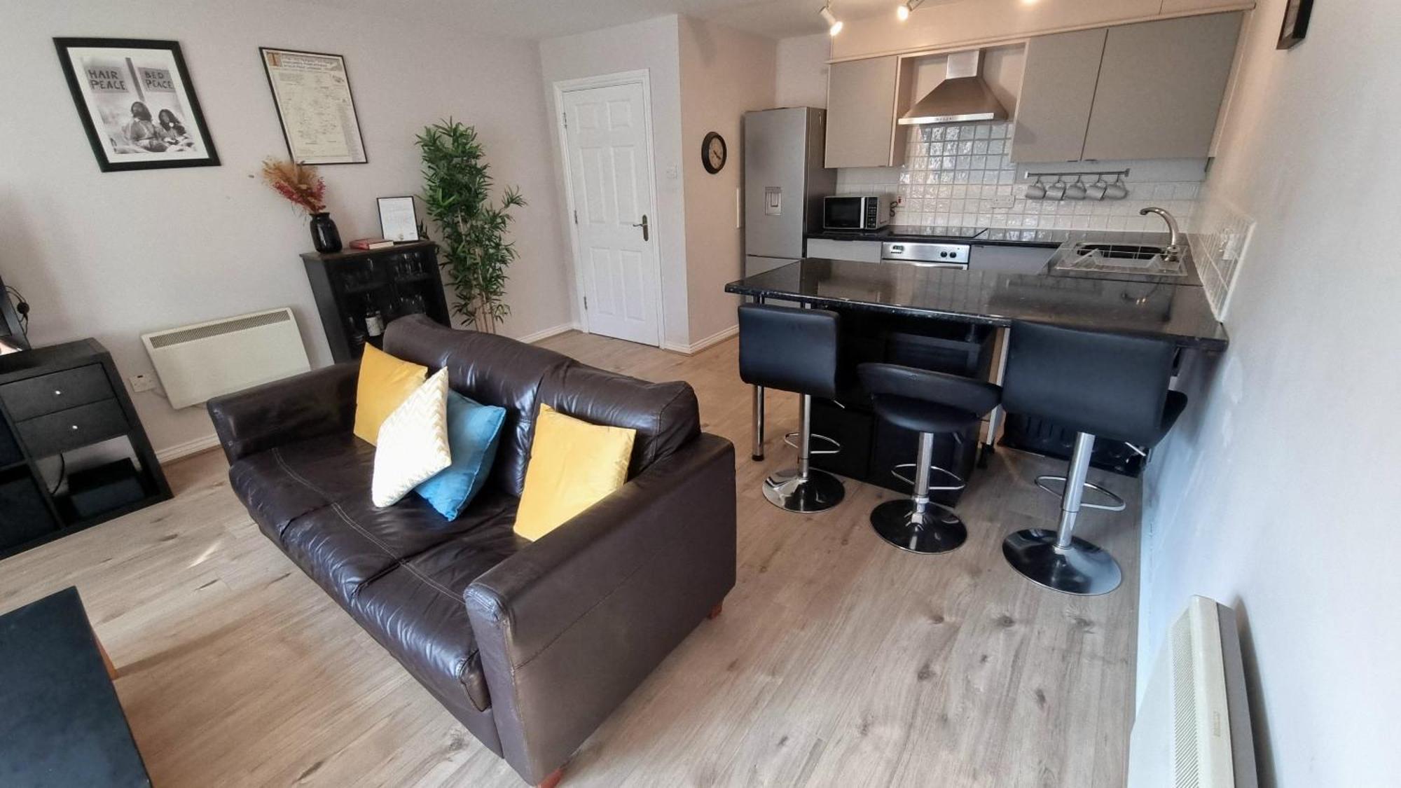 Cosy 2Br Modern Apt With Free Parking Ливърпул Екстериор снимка